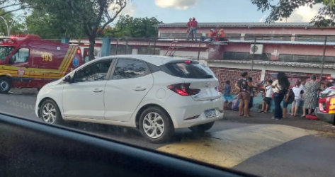 Funcionário sofre parada cardiorrespiratória e morre durante cabeamento no telhado da Escola Municipal Professor Ditão